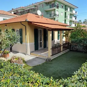 La Casetta Con Giardino A 30 M Dal Mare Villa